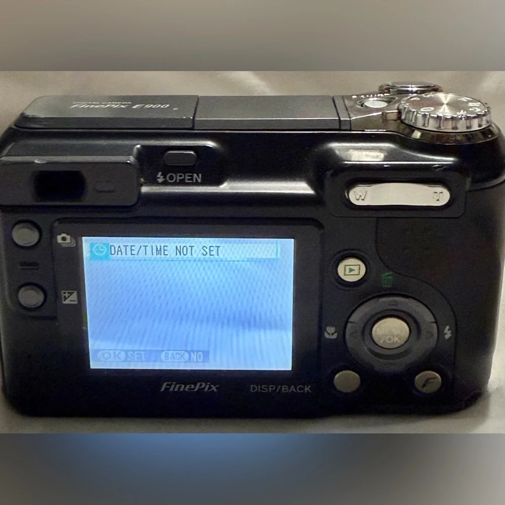 FUJIFILM FUJI E900 FINEPIX Digital Camera 9MP tested Working